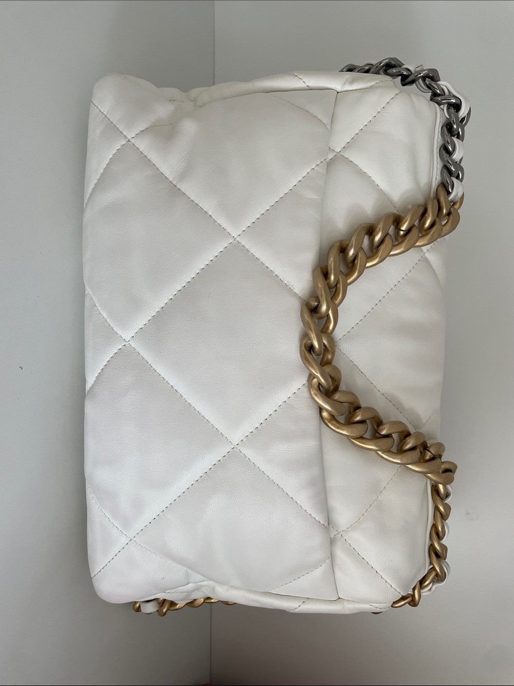 Chanel 19 - Large White Quilted Lambskin Shoulder Bag with Gold & Silver Chain - Picture 4 of 7